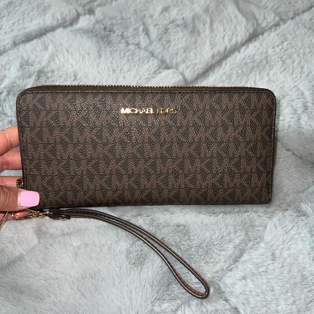 Michael Kors Monogram wallet